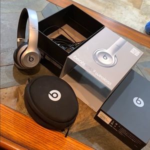 Beats solo 2 wireless (pass as new)